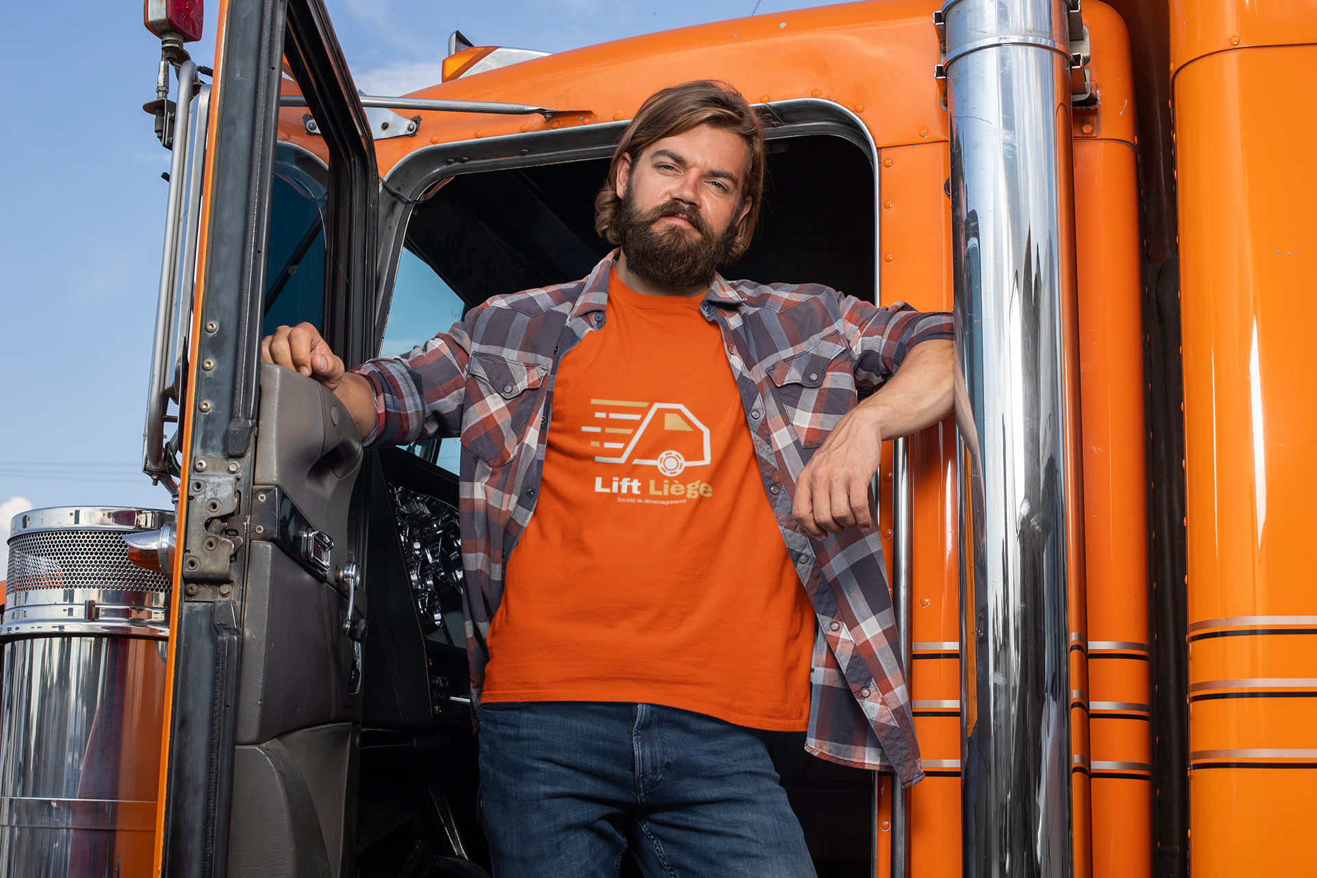 t-shirt-mockup-of-a-man-posing-in-his-truck-lift-liege